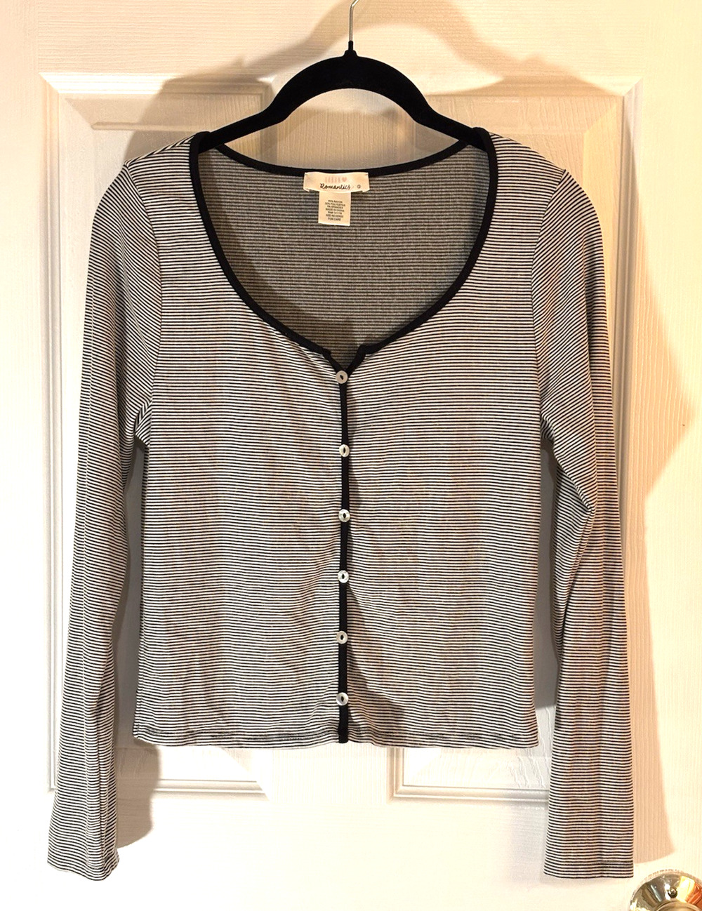 Urban Romantics Knit Stretch V-Neck Button Front Long Sleeve Stripe Top S